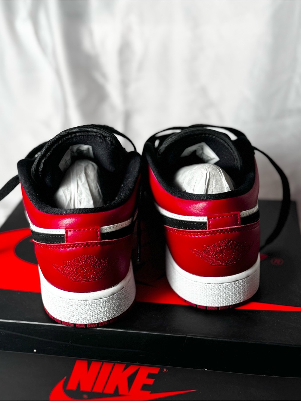 Air Jordan 1 Low GS Black Toe 2019 - Picture 3 of 6